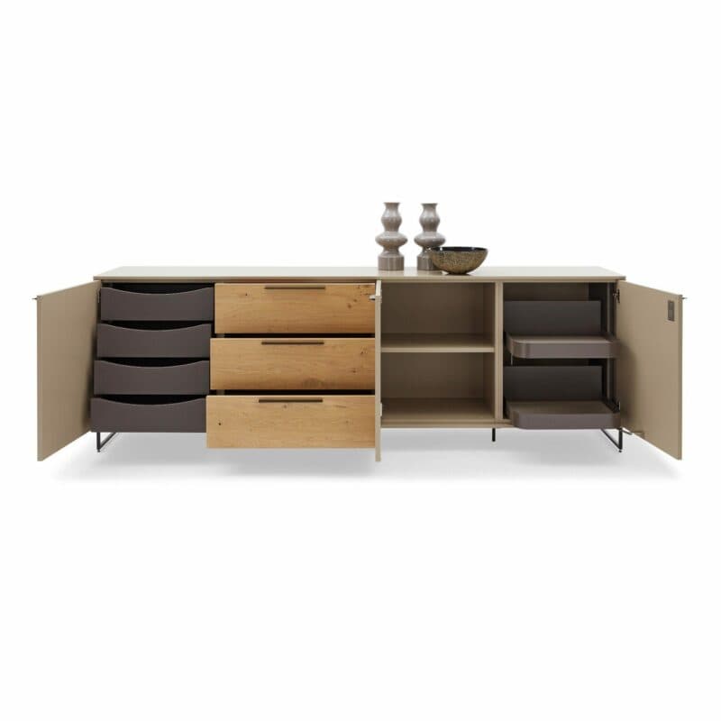 Musterring Kara Frame Sideboard aus Asteiche und Lack cashmere – offen