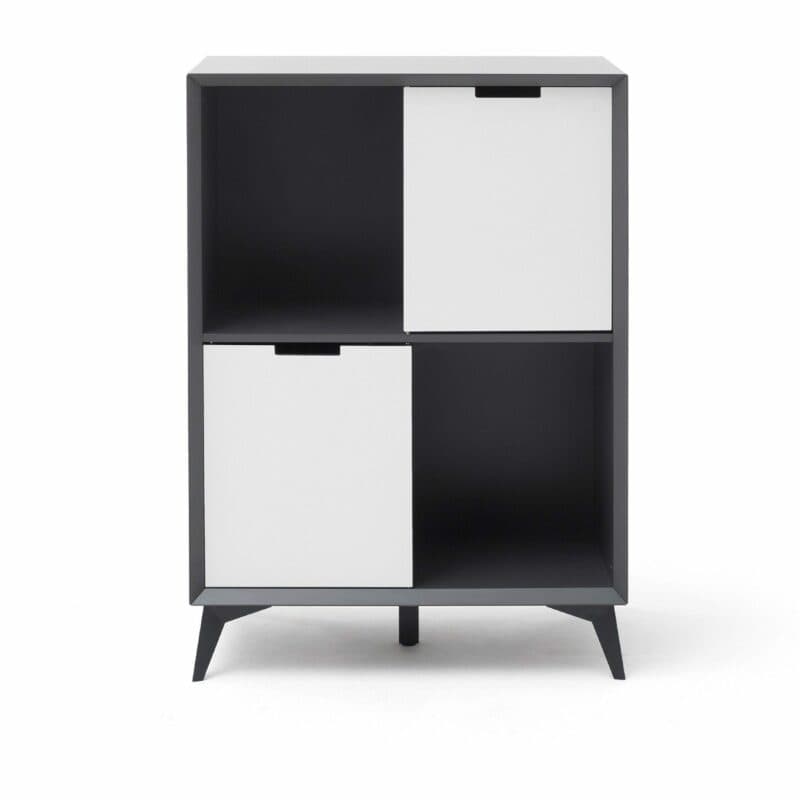 Trendstore Madina Highboard mit zweifarbigen Türen, hier mit weißer Seite außen, in frontaler Ansicht.
