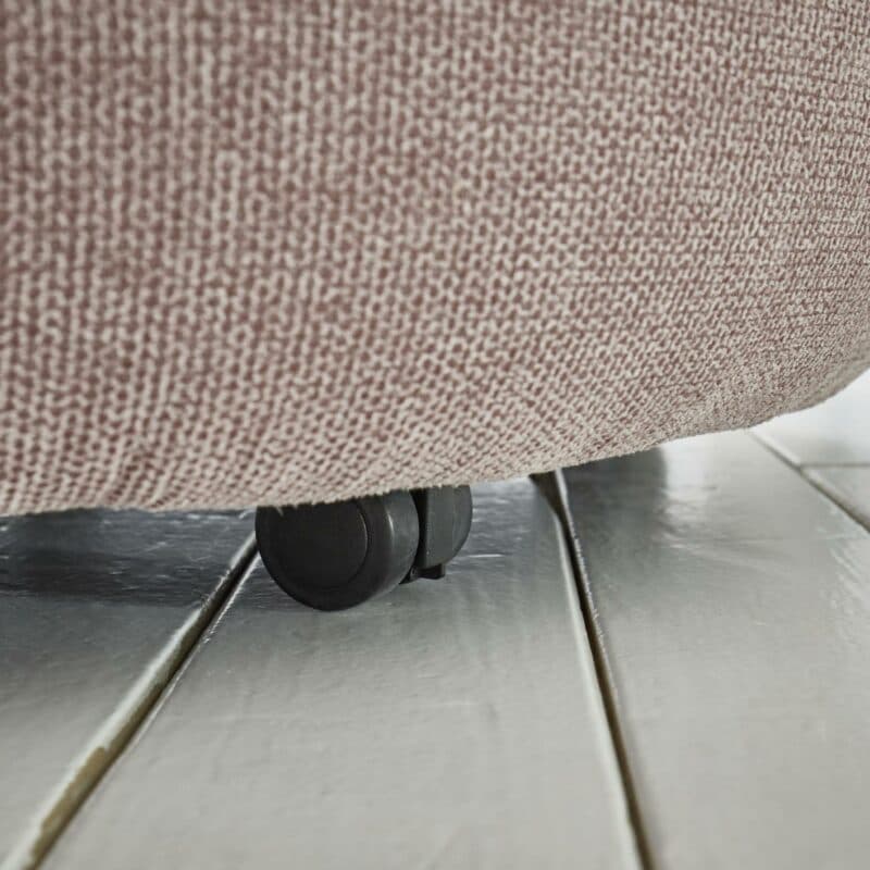 Trendstore Daray Sessel rosa – Detail Rollen
