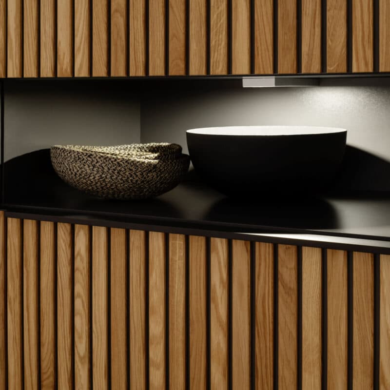 Raum.Freunde Stav Sideboard mit Front in Asteiche massiv mit offenem Fach.
