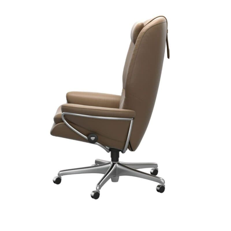 Stressless Rome Sessel Home Office High Back in Leder Paloma Almond mit Nackenkissen.