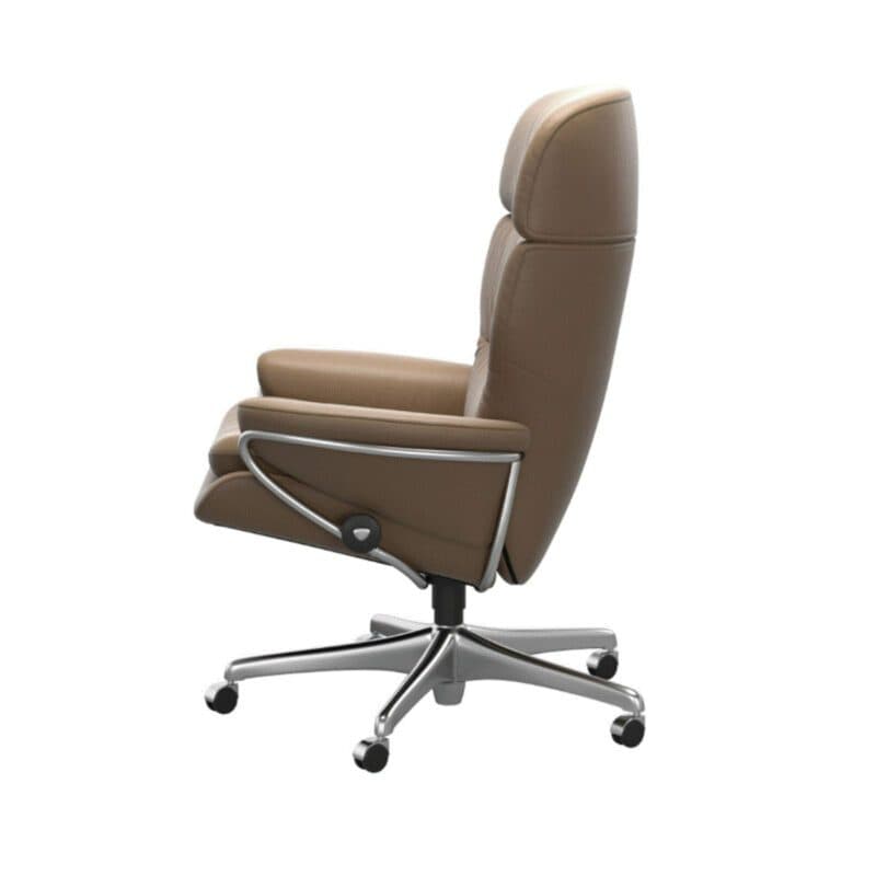 Stressless Rome Sessel Home Office High Back in Leder Paloma Almond mit höhenverstellbarer Kopfstütze.