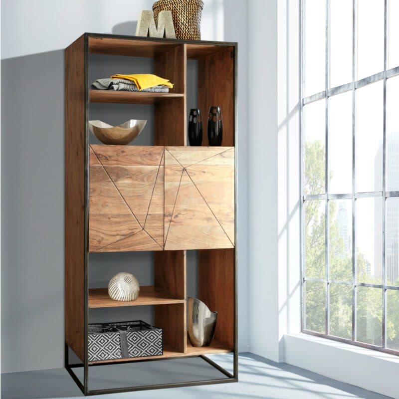 Trendstore Kaddy Regal aus Akazie mit Metallrahmen - Wohnbeispiel