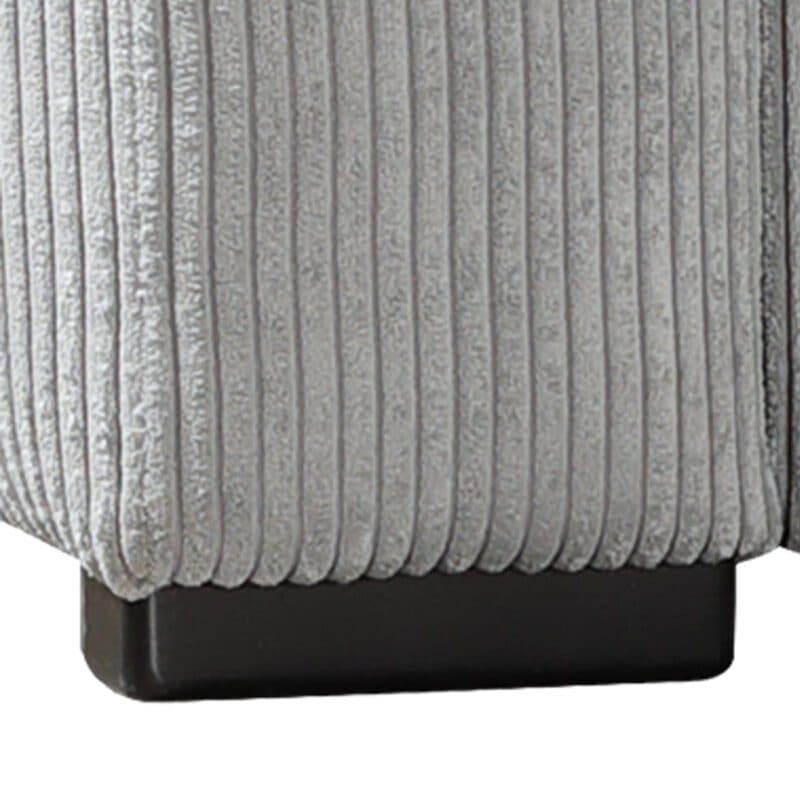 Trendstore Ricardo Schlafsofa in Bezug Cord hellgrau – Detail Holzfüße in Schwarz.