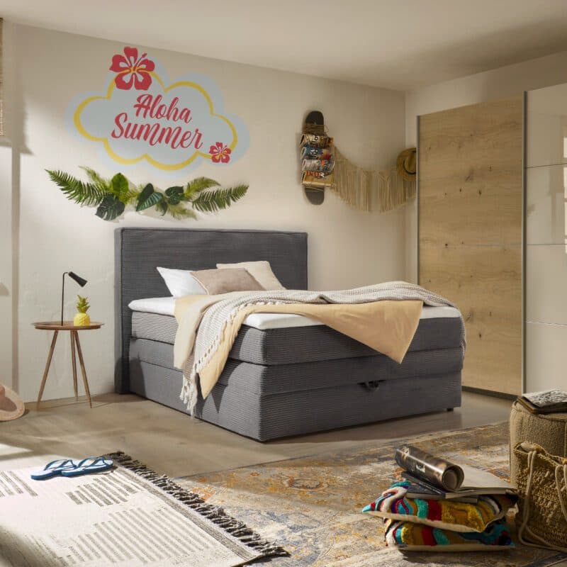 Trendstore Janett Boxspringbett in Bezug Cord grau als Wohnbeispiel.