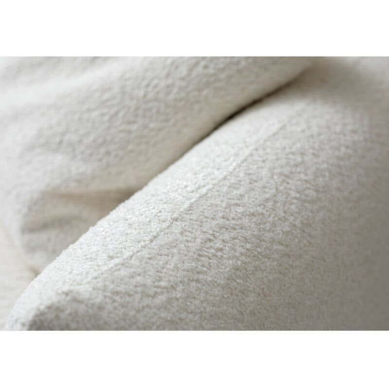 Raum.Freunde Till Sofa mit Bouclé Bezug in Offwhite - Detail
