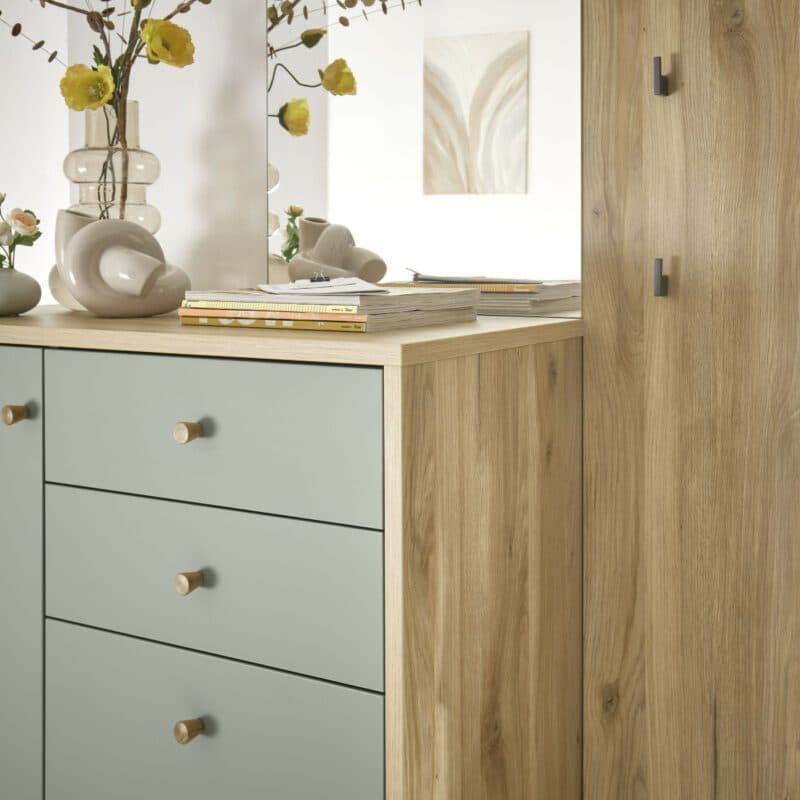 Trendstore Firell Garderobe, Korpus in Dekor Mauvella oak, Fronten in Dekor sage graugrün.