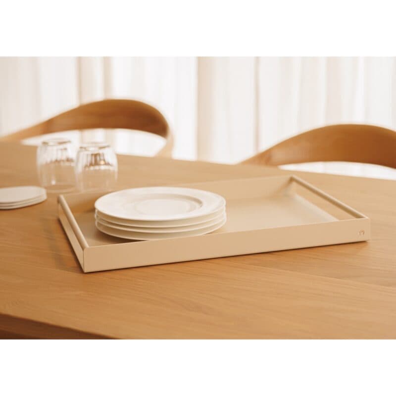 Metallbude Dava Serviertablett in Cashew - Wohnbeispiel