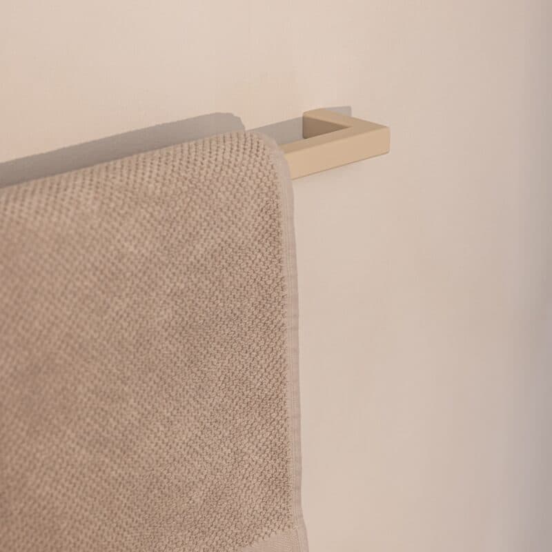 Metallbude Vana Handtuchhalter aus Metall in Cashew - Wohnbeispiel im Detail
