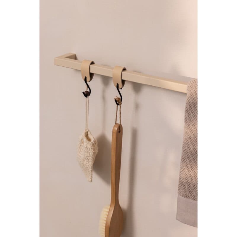 Metallbude Vana Handtuchhalter aus Metall in Cashew - Wohnbeispiel im Detail