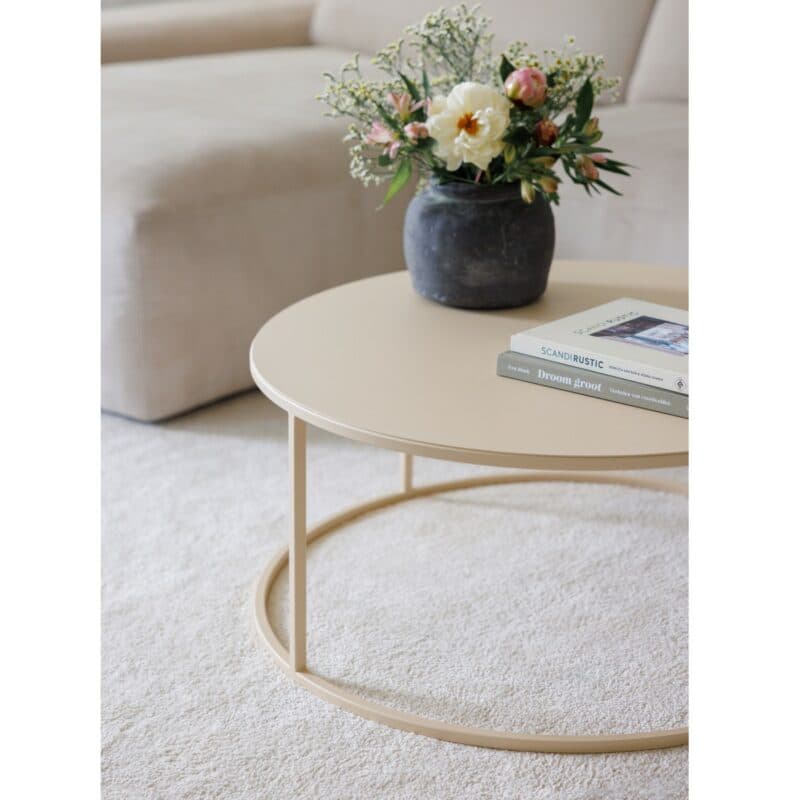 Metallbude Vesina X Couchtisch aus Metall in Cashew - Wohnbeispiel