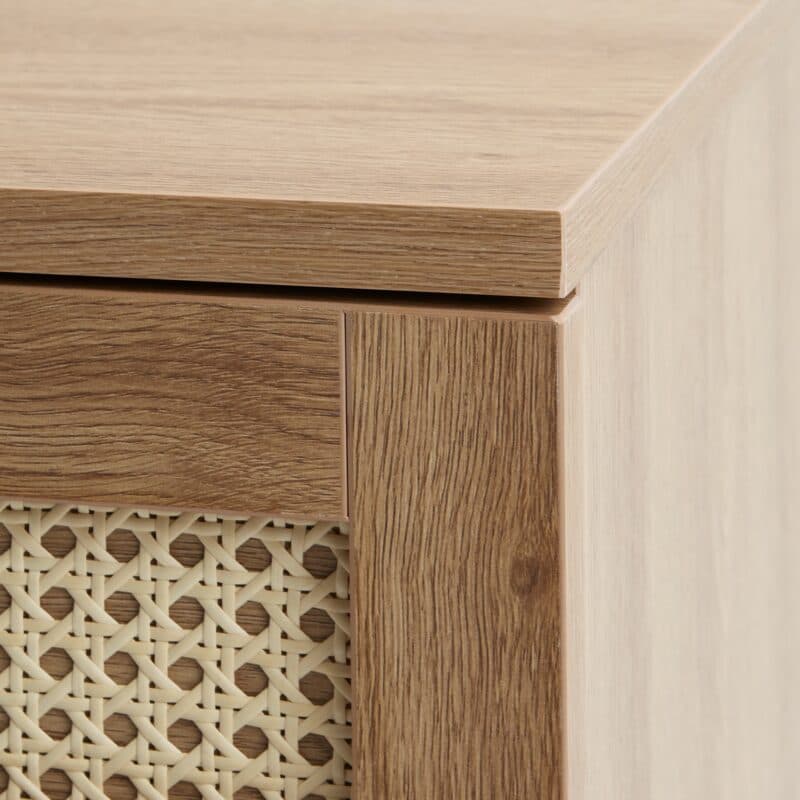 Liadomo Pensacola Kommode mit 3 Schubladen in Eiche Melamin mit Rattan - Detailbild.