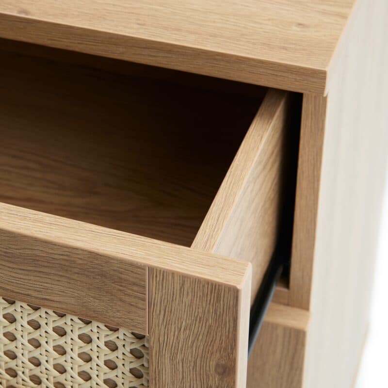 Liadomo Pensacola Kommode mit 3 Schubladen in Eiche Melamin mit Rattan - Detailbild.