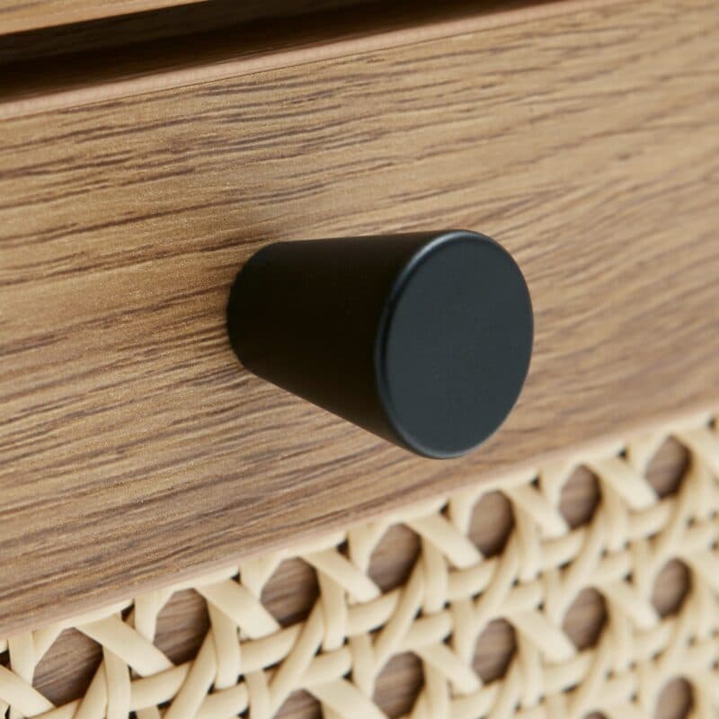 Liadomo Pensacola Kommode mit 3 Schubladen in Eiche Melamin mit Rattan - Detailbild.