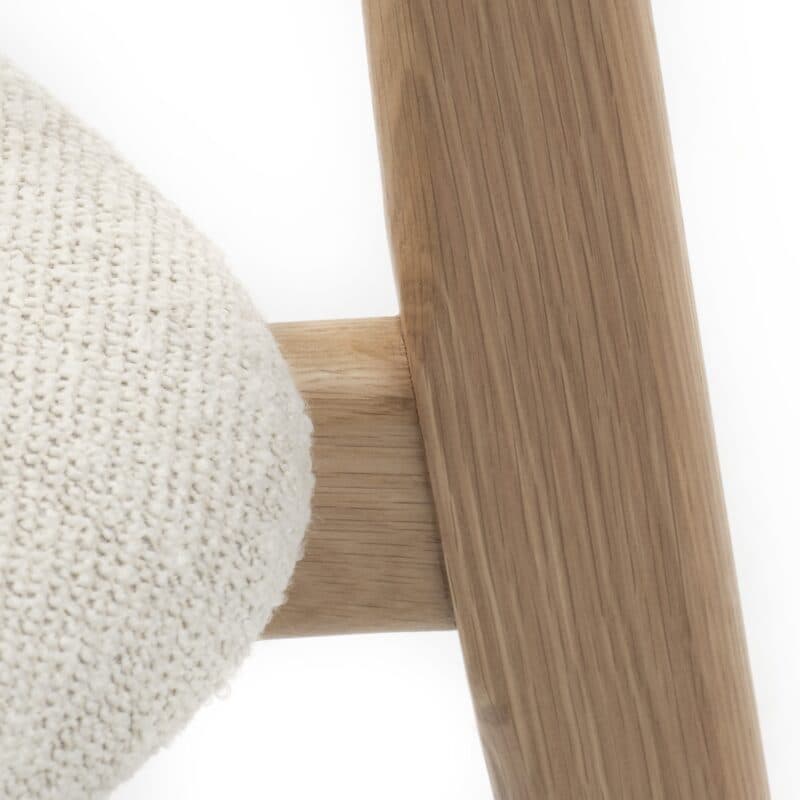Liadomo Elim Esszimmerstuhl aus Eiche mit Bouclé Bezug in Off White - Detail