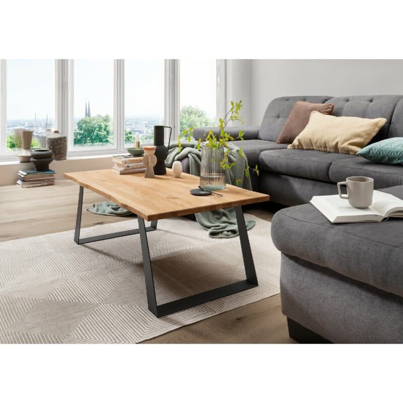 Trendstore Caleb Couchtisch mit Metallgestell und Tischplatte aus Eiche - Wohnbeispiel