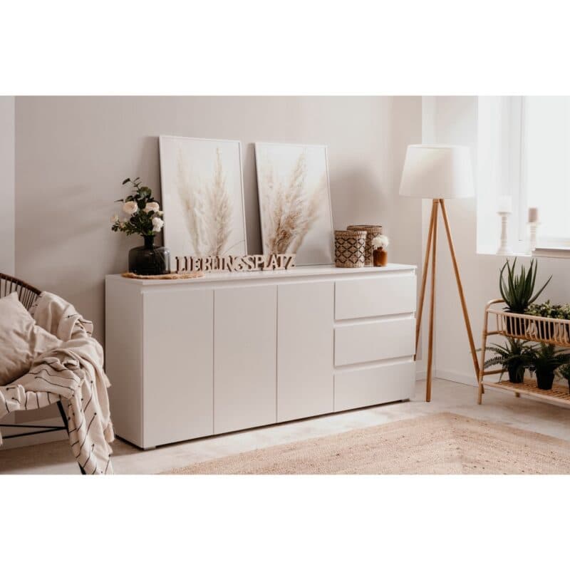 Lidaomo Femie Sideboard in Dekor weiß mit drei Türen und drei Schubkästen - Wohnbeispiel
