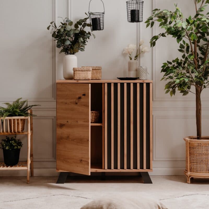 Liadomo Sideboard mit 2 Türen in Eiche Artisan Nachbildung mit Abs. Dekor anthrazit - Wohnbeispiel