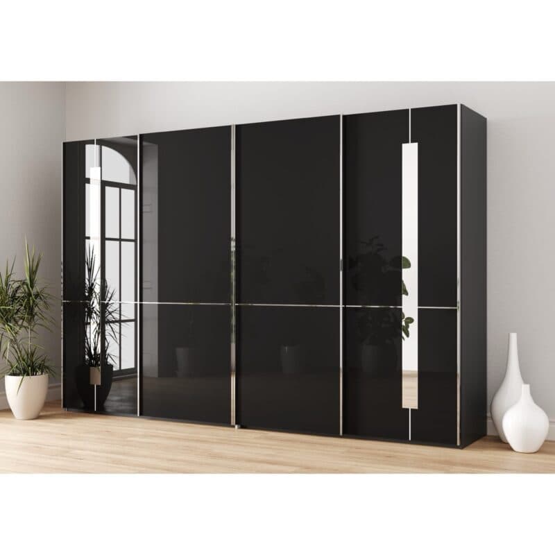 Musterring Imola Schwebetürenschrank 4-türig mit Glasfronten in Graphit und Zierspiegel - Wohnbeispiel