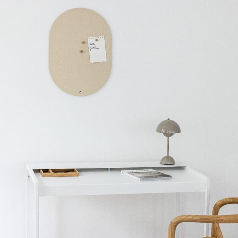 Metallbude Tavo Magnettafel aus Metall in Cashew – Wohnbeispiel