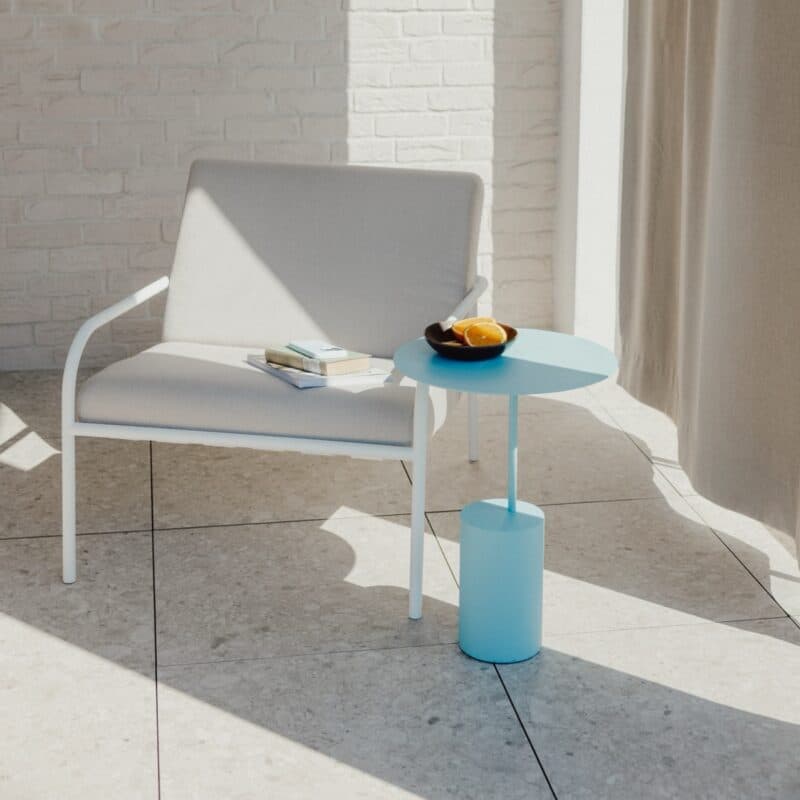 Metallbude Ciro Beistelltisch in Edelstahl blueberry soda – Wohnbeispiel