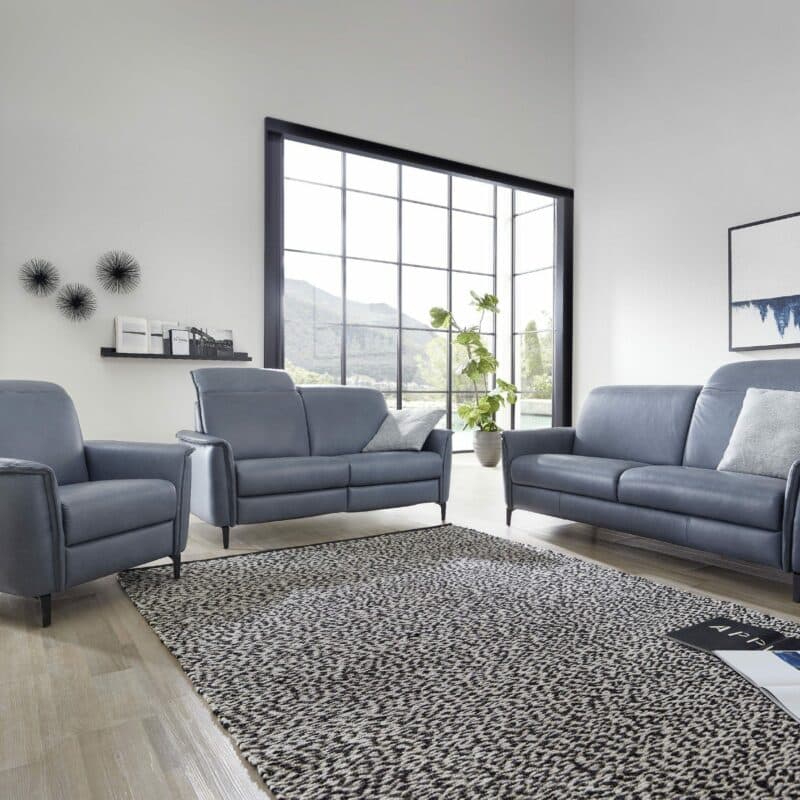 Akador Bolivien Sofa in Leder dunkelblau - Wohnbeispiel