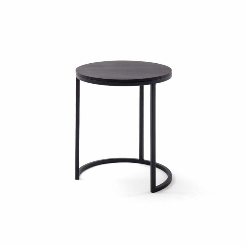 Raum.Freunde „Nico“ Beistelltisch in schwarz mit Metall-Gestell pulverbeschichtet und Platte in massiv astiger Eiche seitlich