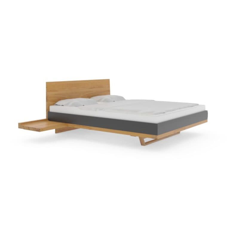 Team 7 Riletto Bett 180 x 200 cm in Kernbuche und schwarzem Leder, mit Kopfteil und Nachtkonsolen.