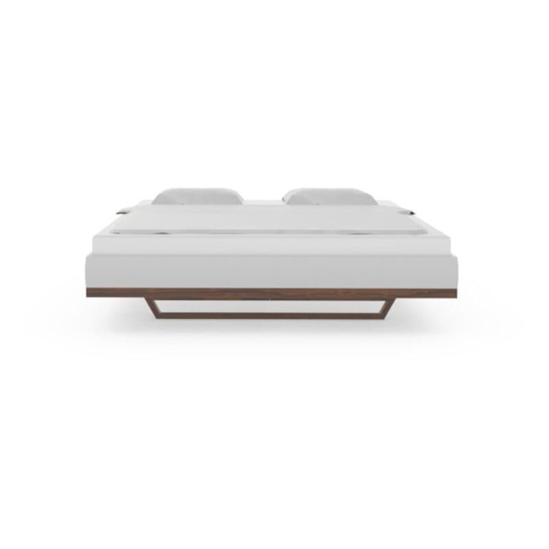 Team 7 Riletto Bett 180 x 200 cm in Nussbaum und weißem Leder.