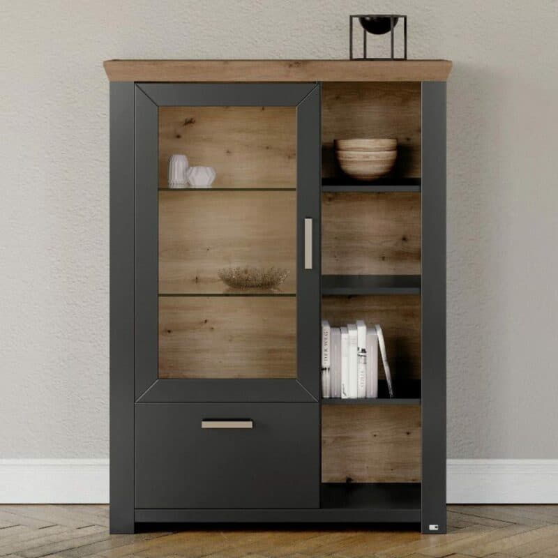 set one by Musterring Type 13 Highboard in Dekor anthrazit – Wohnbeispiel