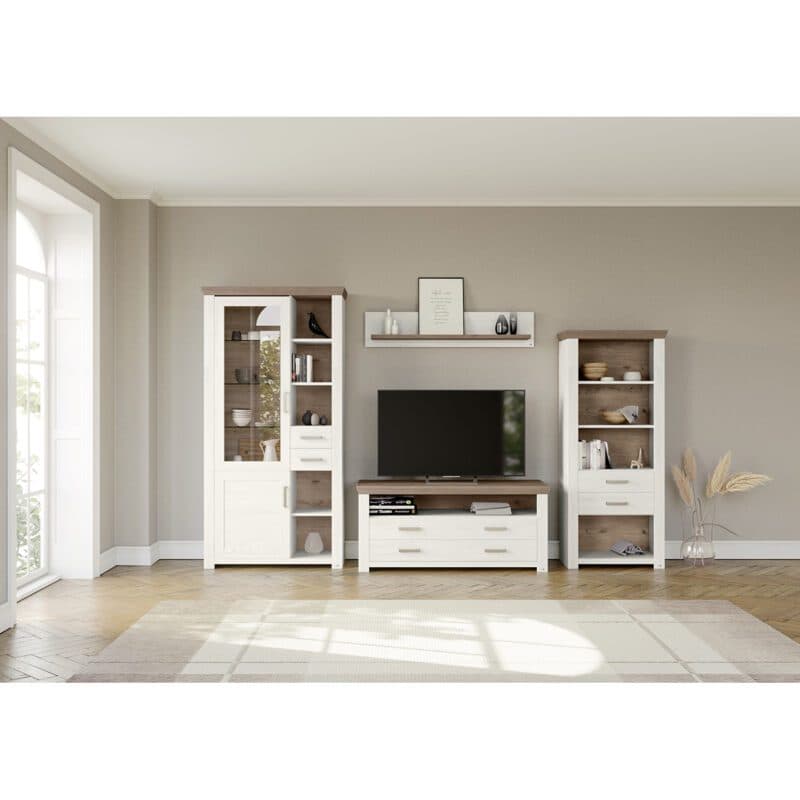 set one by Musterring York Kombination 01 mit einer Deckplatte in Eiche Nelson Nachbildung und einem Korpus in Dekor Pino - Wohnbeispiel