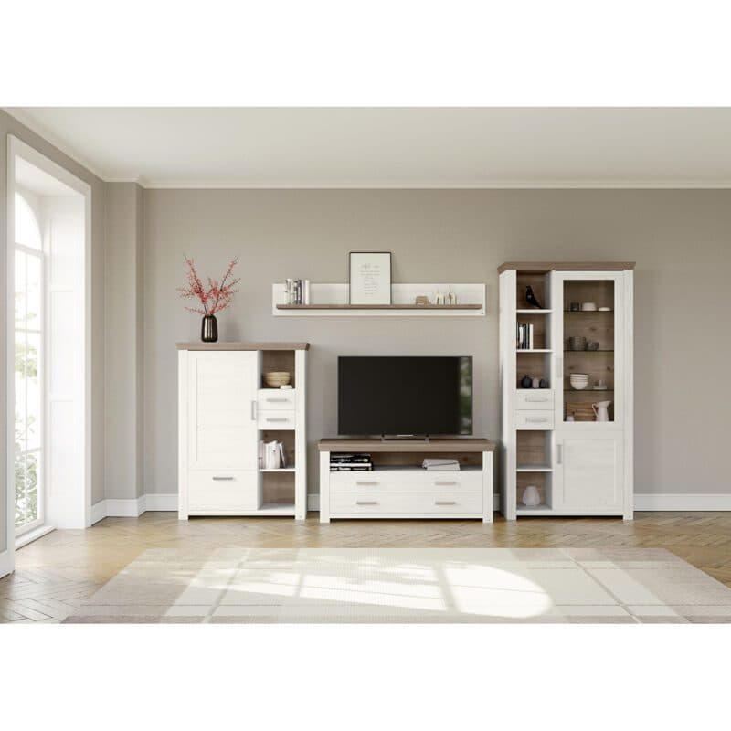 set one by Musterring York Kombination 107 mit einer Deckplatte in Artisan Eiche Nachbildung und einem Korpus in Dekor Pino Aurelio in frontaler Ansicht - Wohnbeispiel