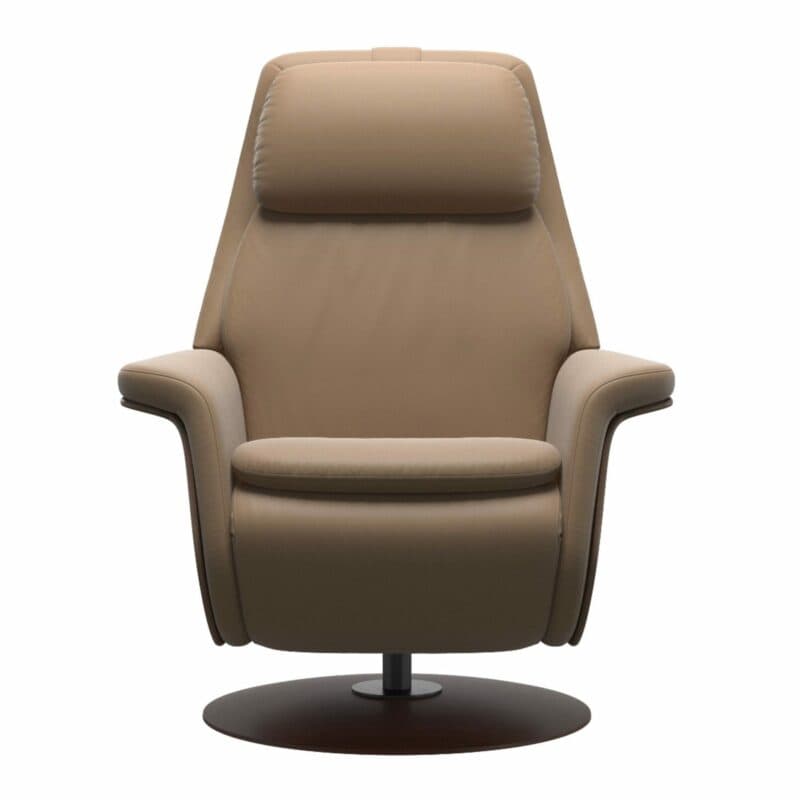 Stressless Sam Relaxsessel in Leder Paloma Almond mit Armlehne und Disc Gestell in Walnuss frontal