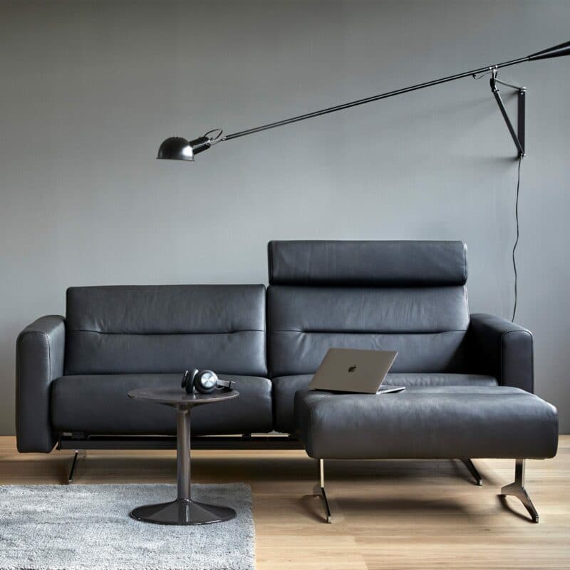 Stressless Stella 2,5-Sitzer Sofa mit Bezug Paloma Black - Wohnbeispiel