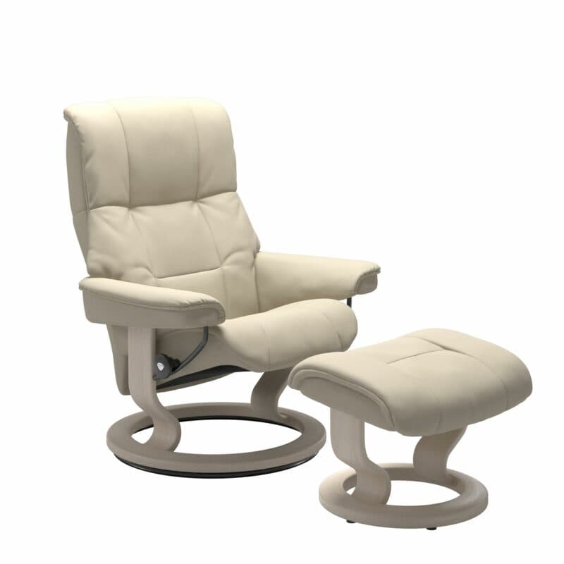 Stressless Mayfair Sessel mit Hocker – Bezug aus Leder Batick Cream mit Classic Untergestell in der Holzfarbe Whitewash