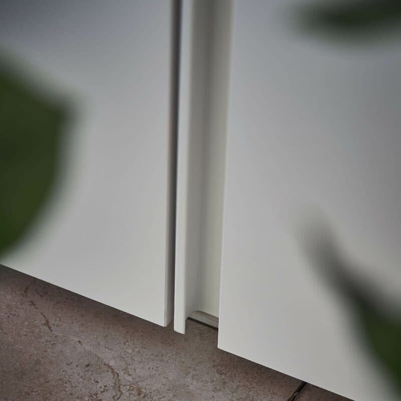 Contur Loretto Drehtürenschrank – Detail Griffleiste