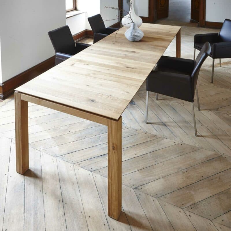 Contur Auszugstisch 3400 mit 4-Fuss in Eiche massiv mit Auszug