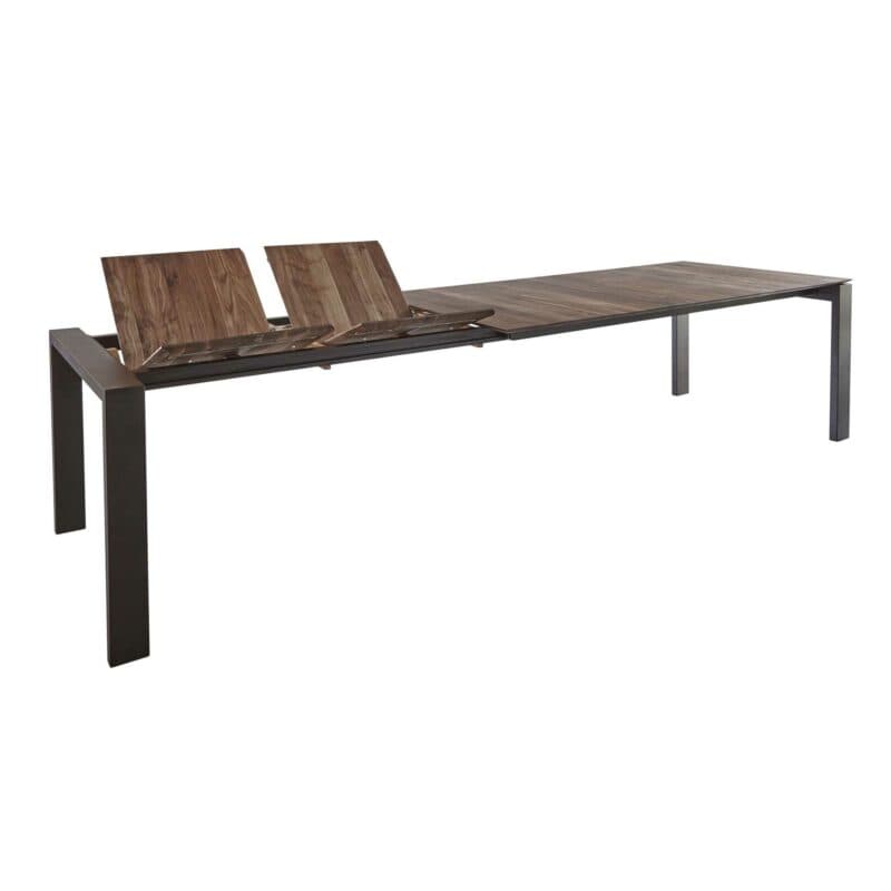 Contur Auszugstisch 3400 mit 4-Fuss in Metall Schwarz und Tischplatte Nussbaum astig massiv geölt Funktionsansicht