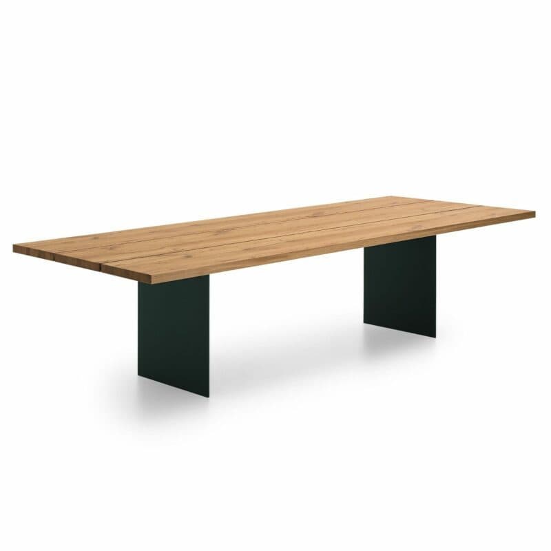 Venjakob Valmira Esstisch aus furnierter Eiche und schwarzem Metall als Freisteller.