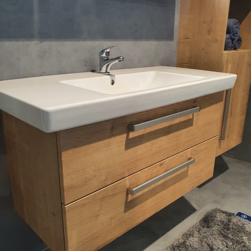 puris Kera Trends Badprogramm in Eiche Dekor.