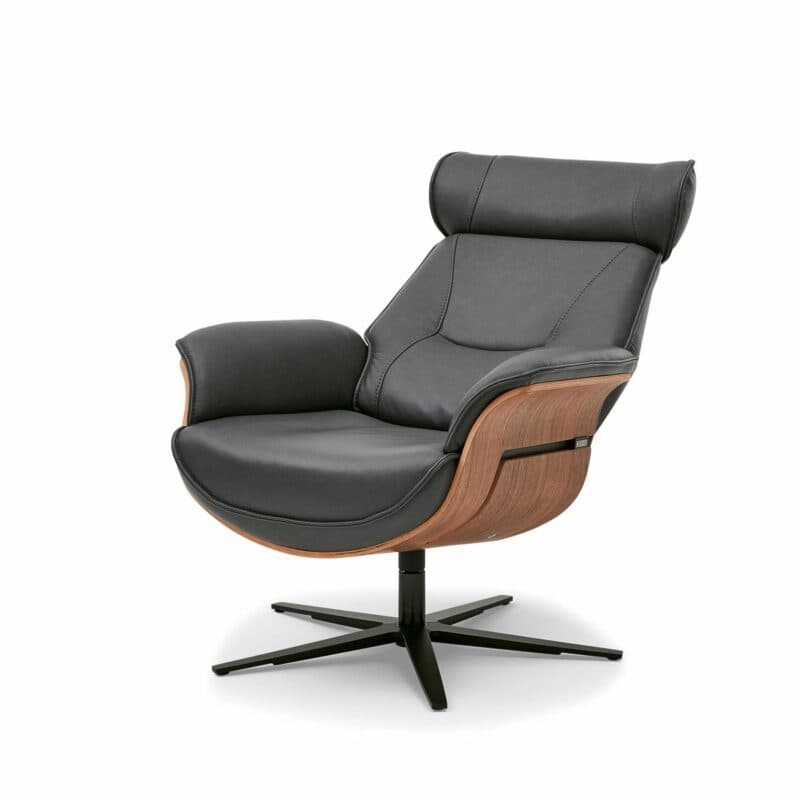 Musterring M 276 Relaxsessel in Echtleder und Nussbaum in Relaxposition.