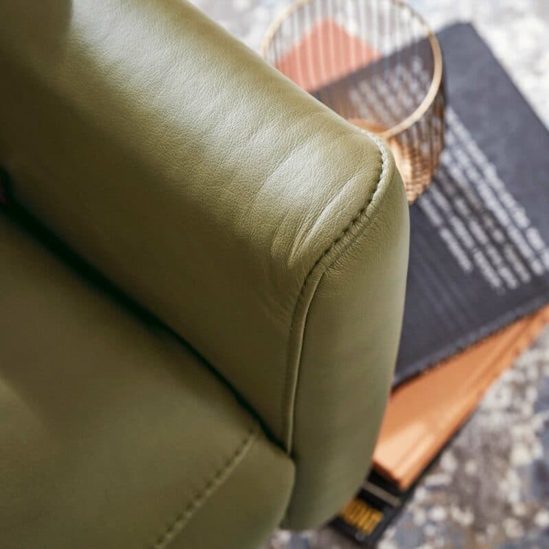 Musterring MR 261 Relaxsessel Bezug Leder Vivre moos – Detail Naht