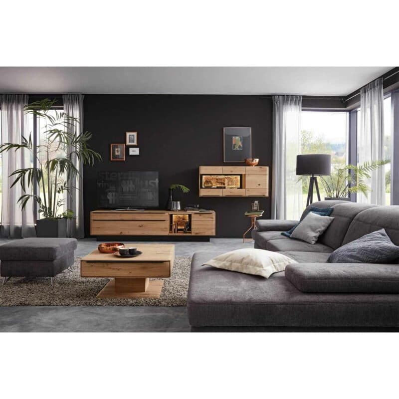 Musterring Puerto Couchtisch in Asteiche natur als Wohnbeispiel.