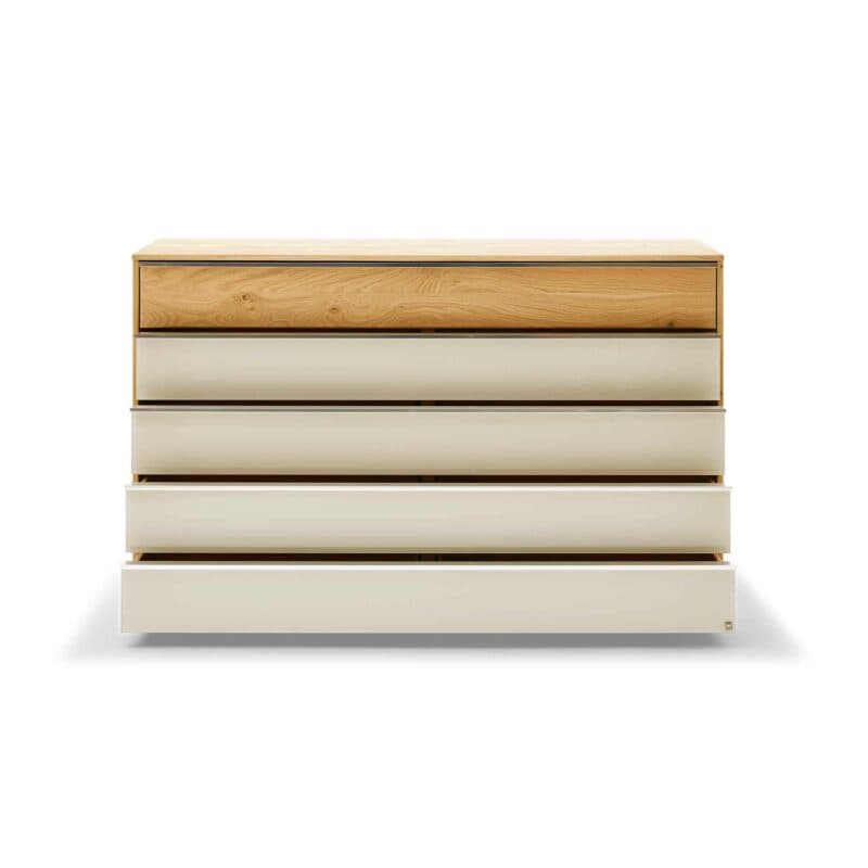 Musterring Savona 2.0 Kommode in Bianco Eiche teilmassiv in frontaler Ansicht geöffnet.