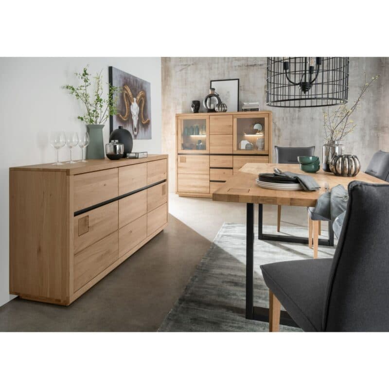 Trendstore Gordian Möbelserie aus massiver Kernbuche als Wohnbeispiel im Esszimmer.
