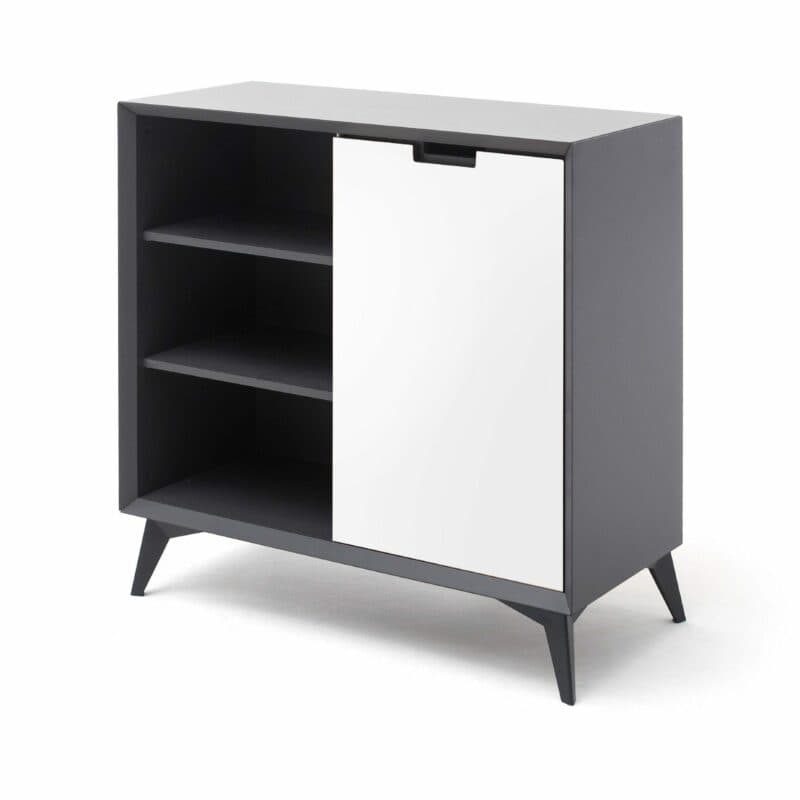 Trendstore Madina Highboard mit vier Schubladen und beidseitig lackierter Türe - hier die weiße Seite außen und in Ansicht von der Seite.