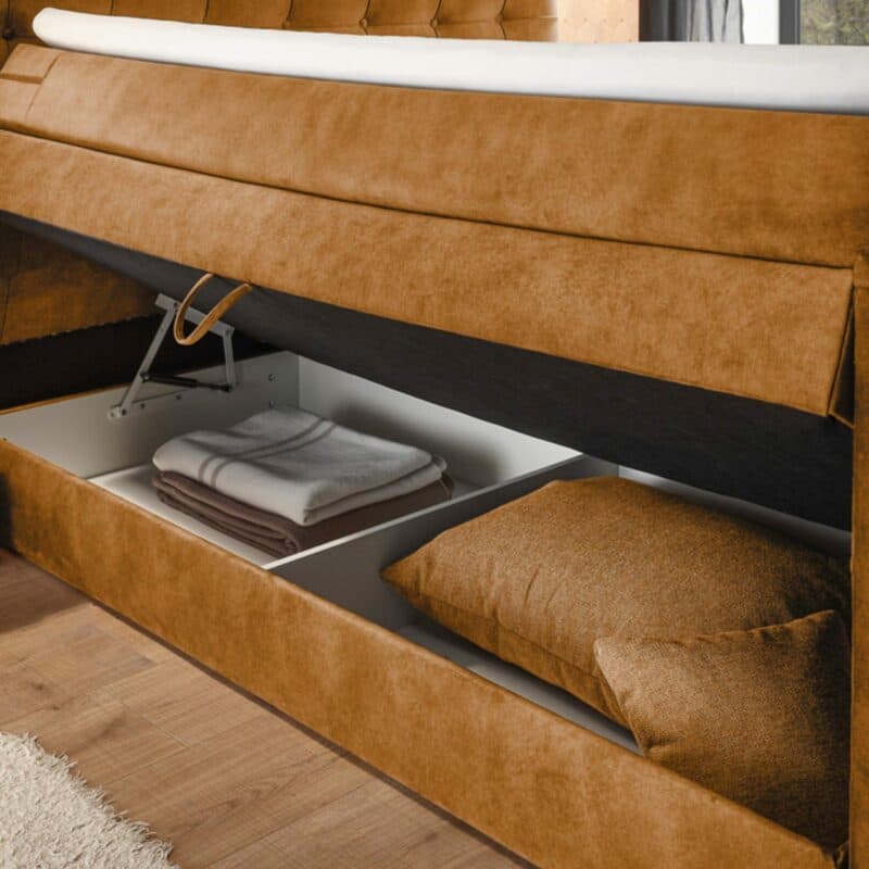 set one by Musterring richmond Boxspringbett 180 x 200 cm mit einem Microveloursbezug in Amber Detail Bettkasten