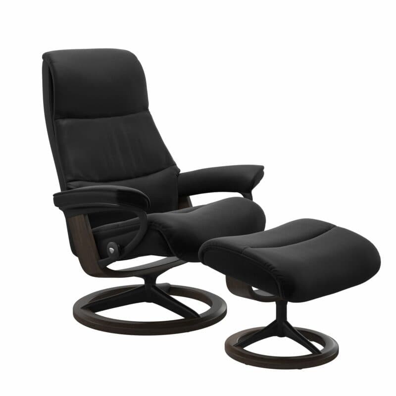 Stressless View Sessel mit Hocker und Lederbezug Paloma Black mit Signature Untergestell Mattschwarz – Holzfarbe Wenge
