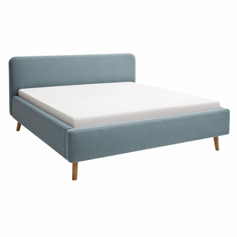 Trendstore Mattis Polsterbett in Bezug Aspen 84 eisblau mit Füßen in Eiche massiv