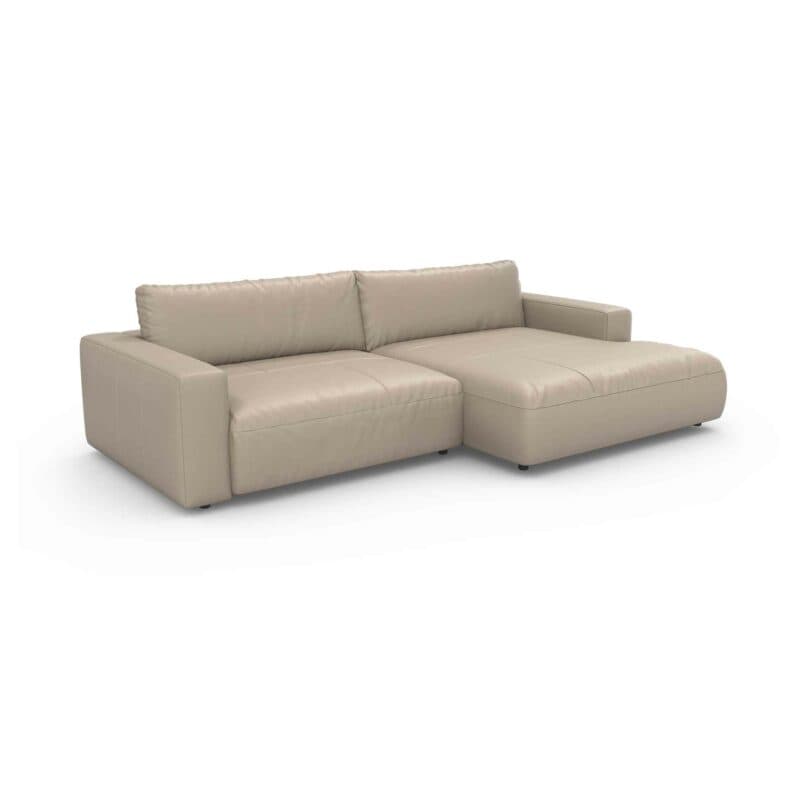 Musterring Lucia Ledersofa mit Bezug Puro in Bisquit und Ottomane rechts in seitlicher Ansicht